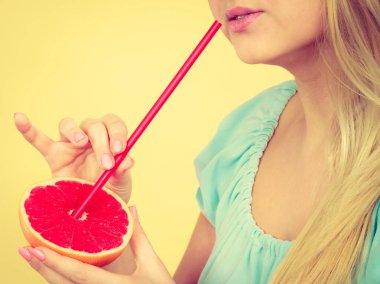 Meyve, kırmızı greyfurt suyu içme kadın