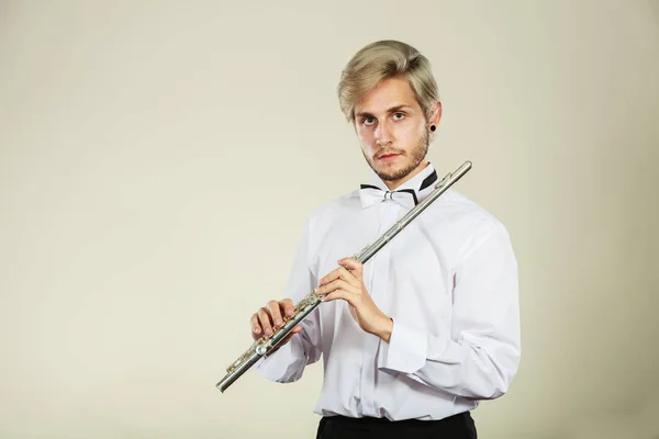 Música de flauta tocando músico flutista — Fotografia de Stock