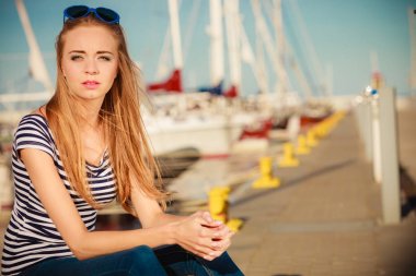 Marina Port Yatlar karşı kadın