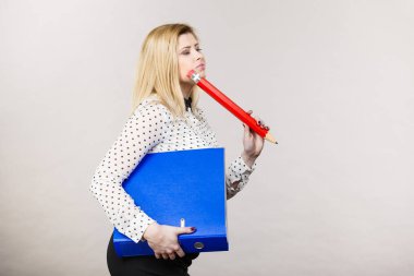 Kadın holding bağlayıcı belgeleri ile