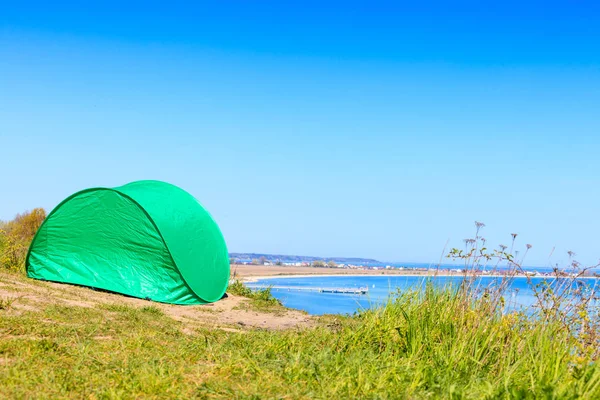 자연 지역에 관광 텐트. — 스톡 사진