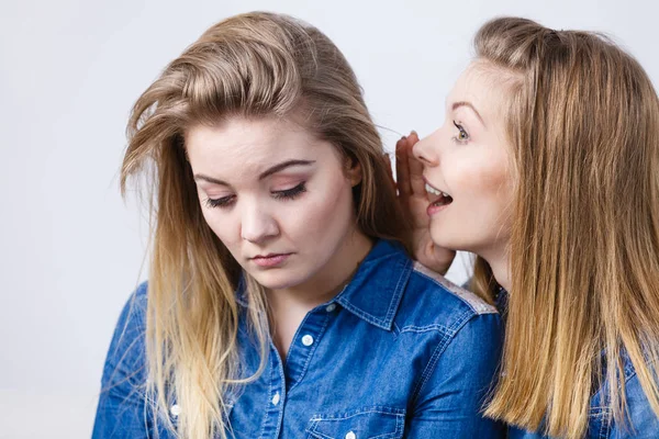 Woman being sad her friend comforting her — Stock Photo, Image