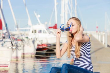 Marina Port Yatlar karşı kadın