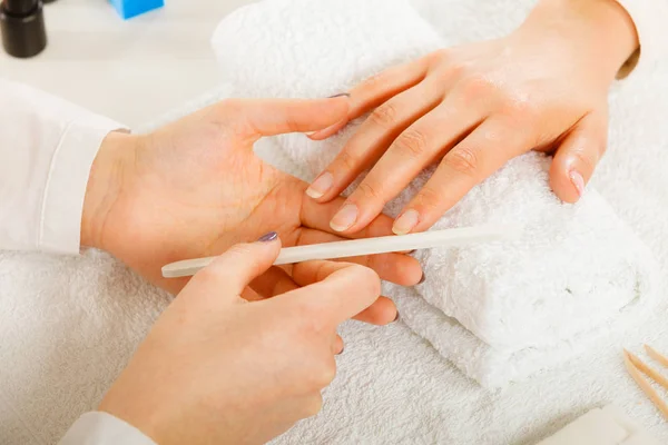 Woman getting manicure done file nails — Stock Photo, Image