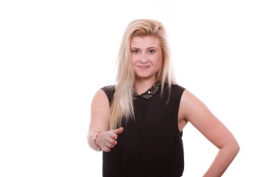 Açık el için el sıkışma hazır olan kadın