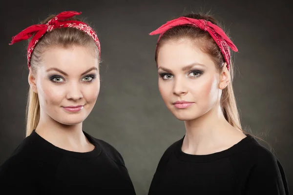 Porträtt av retro pin-up flickor i röd näsduk. — Stockfoto
