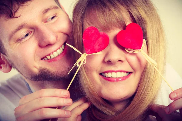 Paar von ihrer Liebe geblendet. — Stockfoto