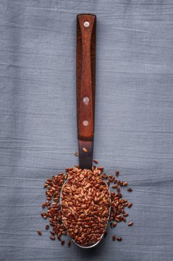 Üzerinde mutfak kaşık keten tohumu keten tohumu