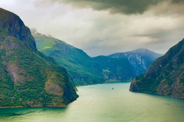 Aurland 从 Stegastein 的角度，挪威的峡湾 — 图库照片