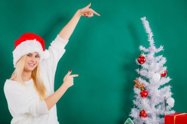 Noel Baba şapkası Noel ağacı süsleme kadında