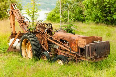 Pas ile kaplı eski Tarım makineleri
