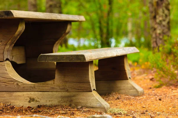 ノルウェーの公園でピクニック テーブルとキャンプ サイト — ストック写真