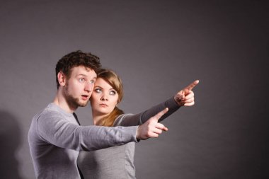 Genç çift kopya alanı gösterilen korkuttu.