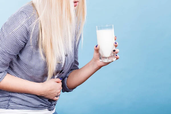 Woman holding milk glass having stomach ache — Stock Photo, Image