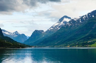 Dağlar Peyzaj ve Norveç Fiyordu