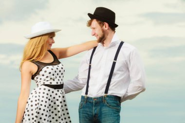 Retro tarzı çift flört açık sevgi dolu