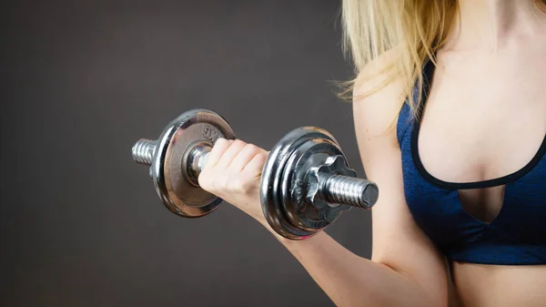 Fit woman lifting dumbbells weights — Stock Photo, Image