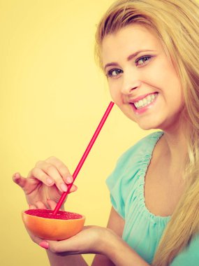 Meyve, kırmızı greyfurt suyu içme kadın