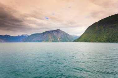 Dağlar Peyzaj ve Norveç Fiyordu