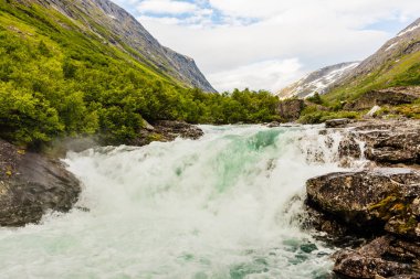 Norveç'te Videfossen şelale