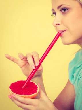 Meyve, kırmızı greyfurt suyu içme kadın