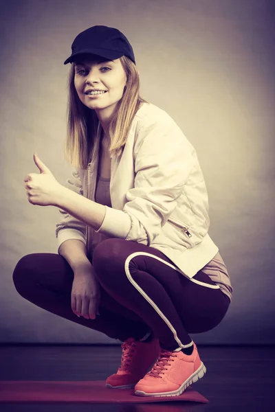 Happy woman wearing sporty outfit — Stock Photo, Image