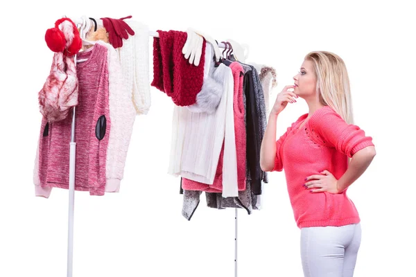 Kadın giyim, kararsızlık seçme ev dolaba