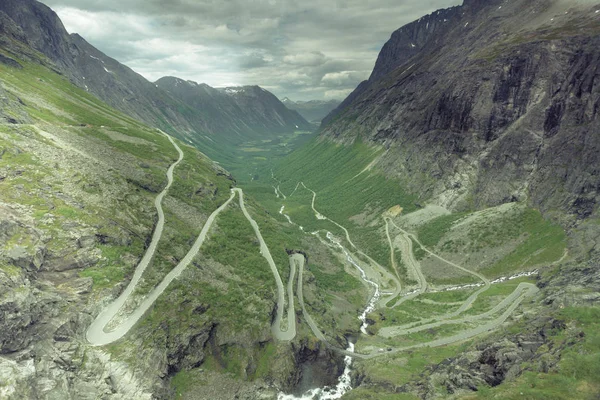 Troller yol Trollstigen dağ yolu Norveç'te