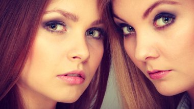 İki güzel photomodels portre.