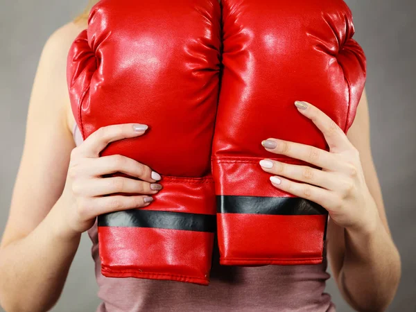 Woman holding red boxing gloves — Stock Photo, Image