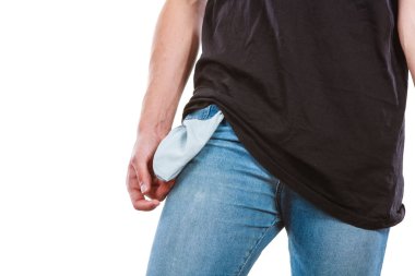 Erkek gösteren boş cepler