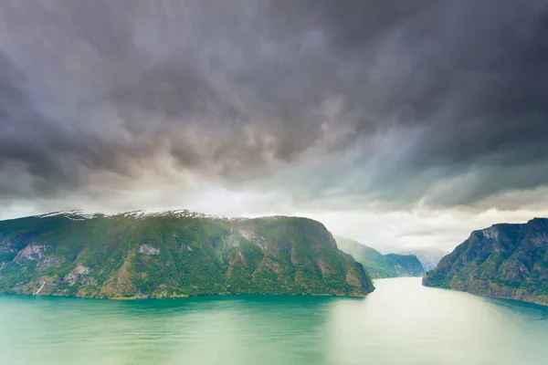 Fiorde de Aurland do ponto de vista Stegastein, Noruega — Fotografia de Stock