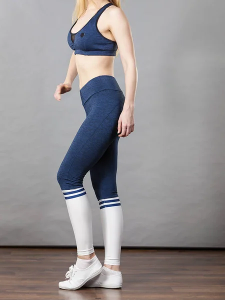 Woman wearing sporty workout outfit — Stock Photo, Image