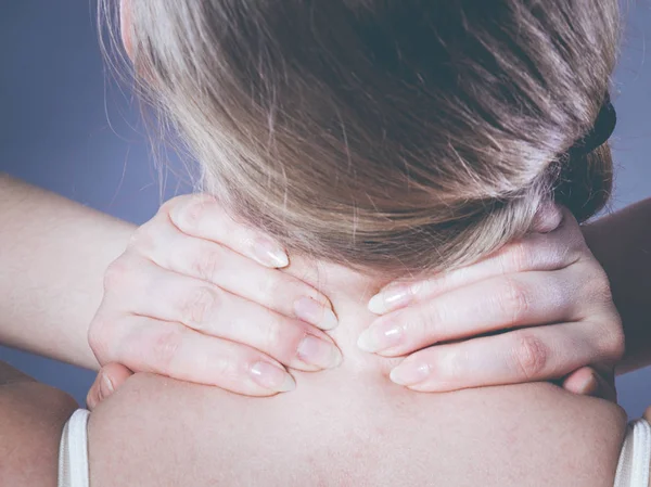 boyun ağrısı acı kadın