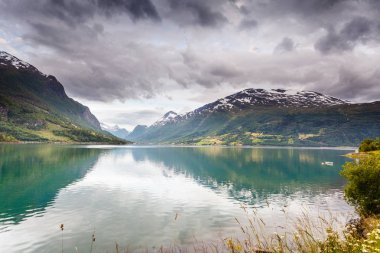 Dağlar Peyzaj ve Norveç Fiyordu
