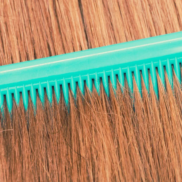 Kızıl saçlı yeşil tarak, yakın çekim.