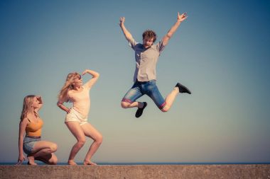 Arkadaşlar çocuk iki kız grup açık rahatlatıcı