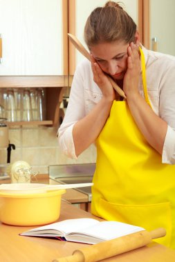 Planlama ve yemek hazırlama ev hanımı