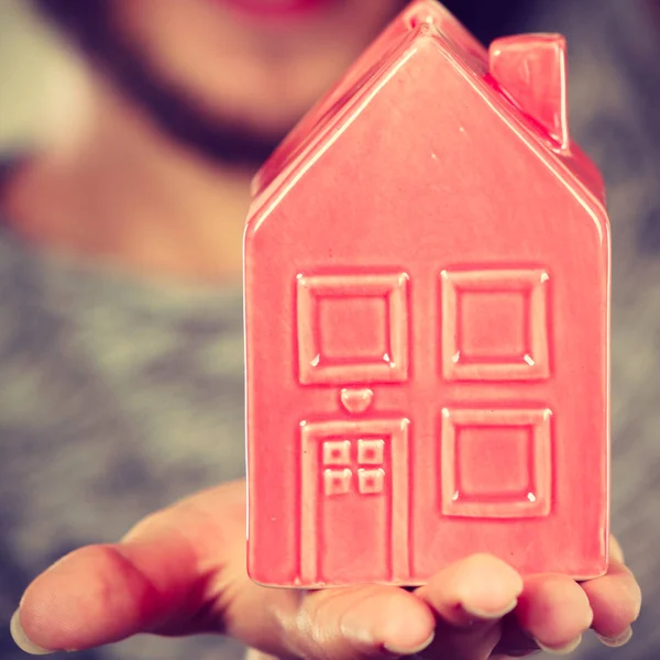 Man holding little red house, household concept — Stock Photo, Image