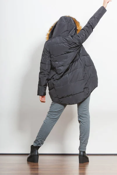 Mode Mädchen in Jacke. — Stockfoto