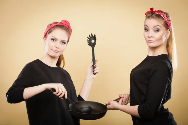 Retro girls cooking and frying on pan. — Stock Photo, Image