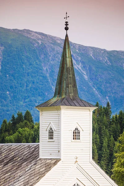 Bruvik Lutheran Church, isla Osteroy Noruega — Foto de Stock