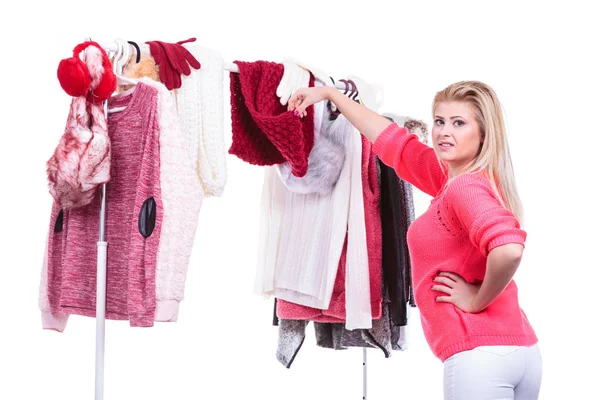 Kadın giyim, kararsızlık seçme ev dolaba