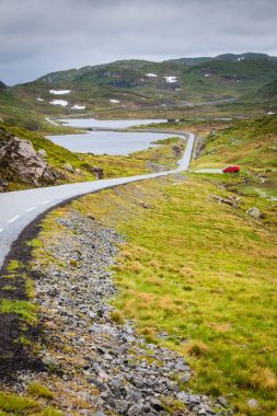Yol manzara Norveç dağlarında