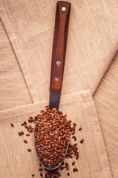 Üzerinde mutfak kaşık keten tohumu keten tohumu