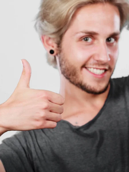 Content young man giving thumb up — Stock Photo, Image