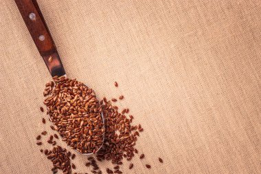 Üzerinde mutfak kaşık keten tohumu keten tohumu