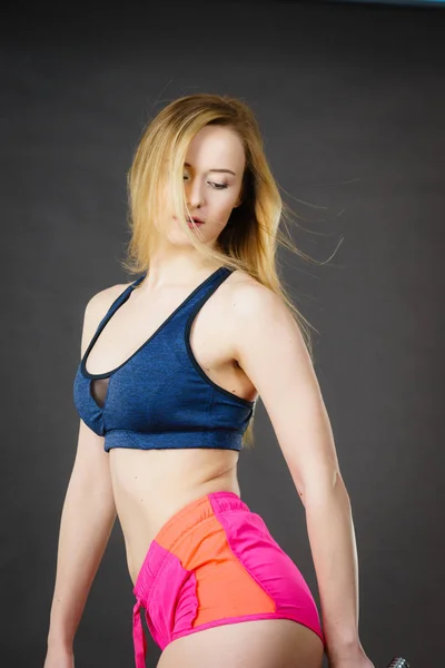 Fit vrouw het dragen van sportkleding — Stockfoto