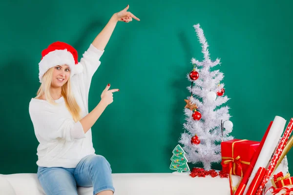 Noel Baba şapkası Noel ağacı süsleme kadında