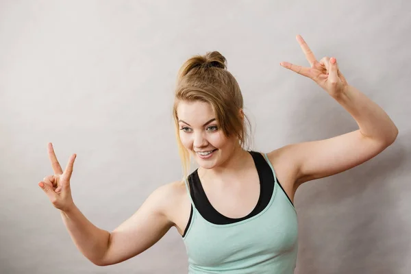 Happy sporty young woman — Stock Photo, Image